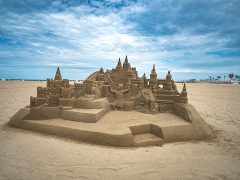 El Constructor de Castillos: Una Historia de Paciencia y Estrategia