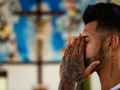Encuentra la Paz: Cómo Entregar Tus Preocupaciones a Dios y Vivir en Victoria